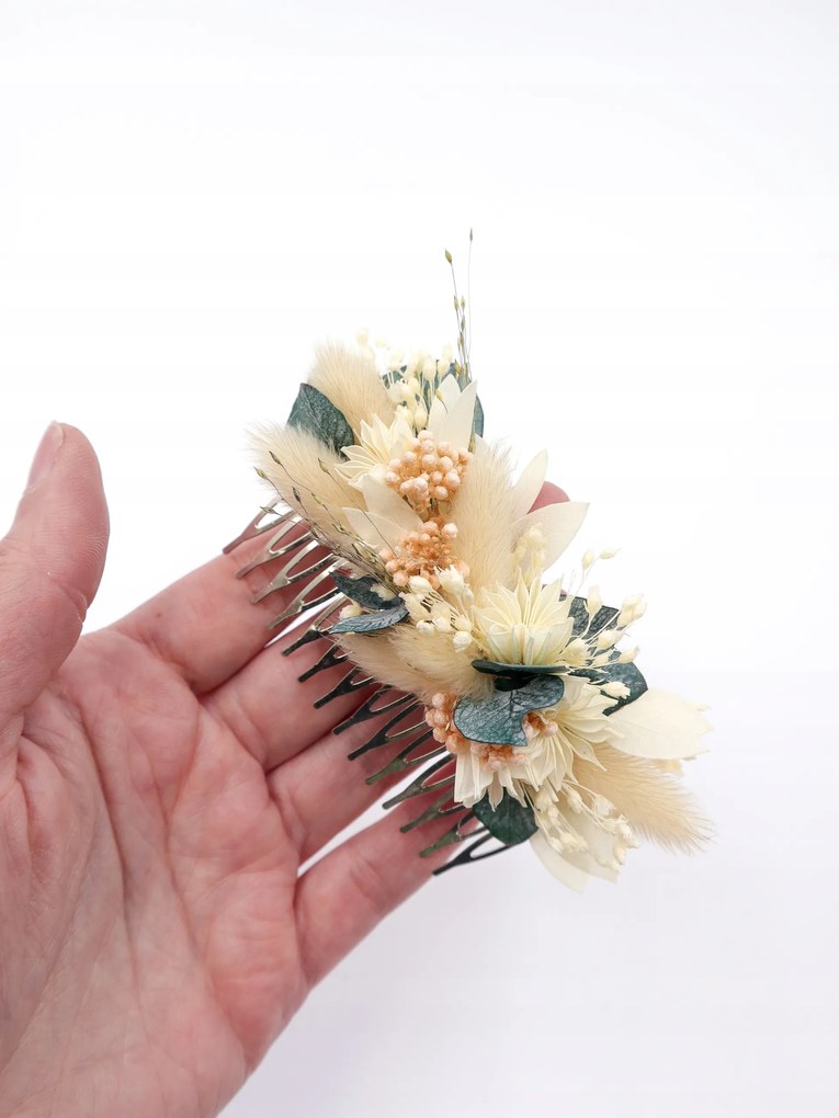 Bézs boho hajfésű szárított és stabilizált virágokból