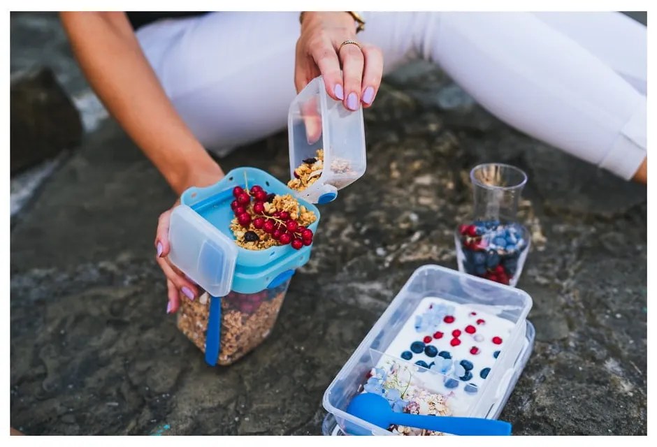 Kétrészes zöld ételes doboz evőeszközökkel, 650 ml + 230 ml - Vialli Design