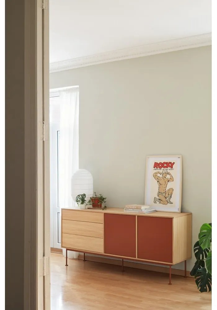 Yoko téglavörös komód tölgyfa dekorral, szélesség 180 cm - Teulat