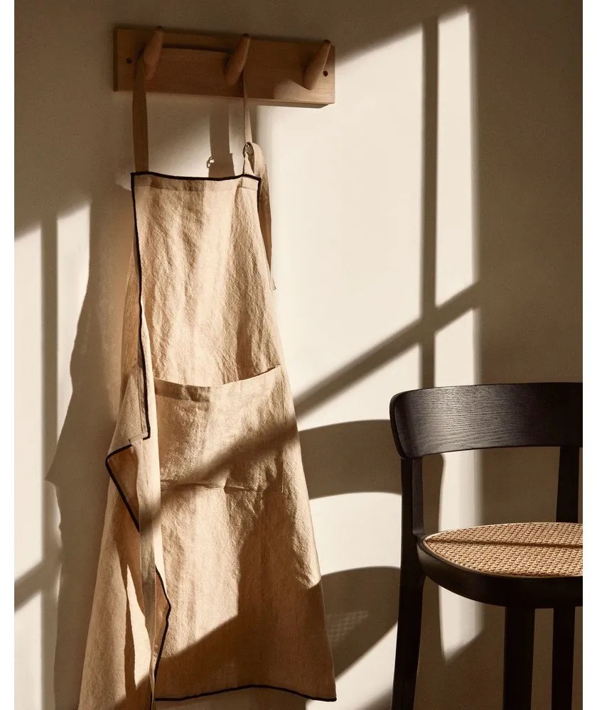 Fekete bárszék kőrisfa dekorral 99 cm Romane – Kave Home