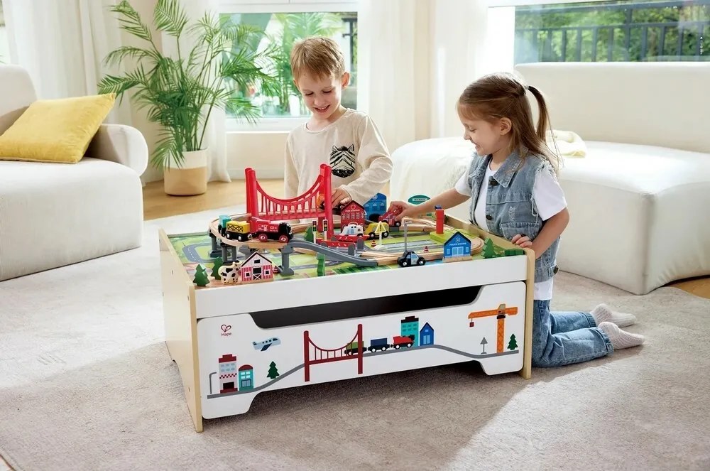 Hape Játéktábla tárolóhellyel és vasútpályával