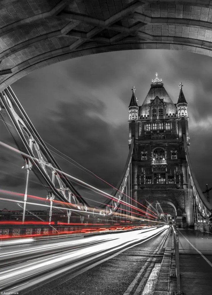 Poszter 20,5x28,4cm Hídtorony fénycsíkokkal, Assaf Frank