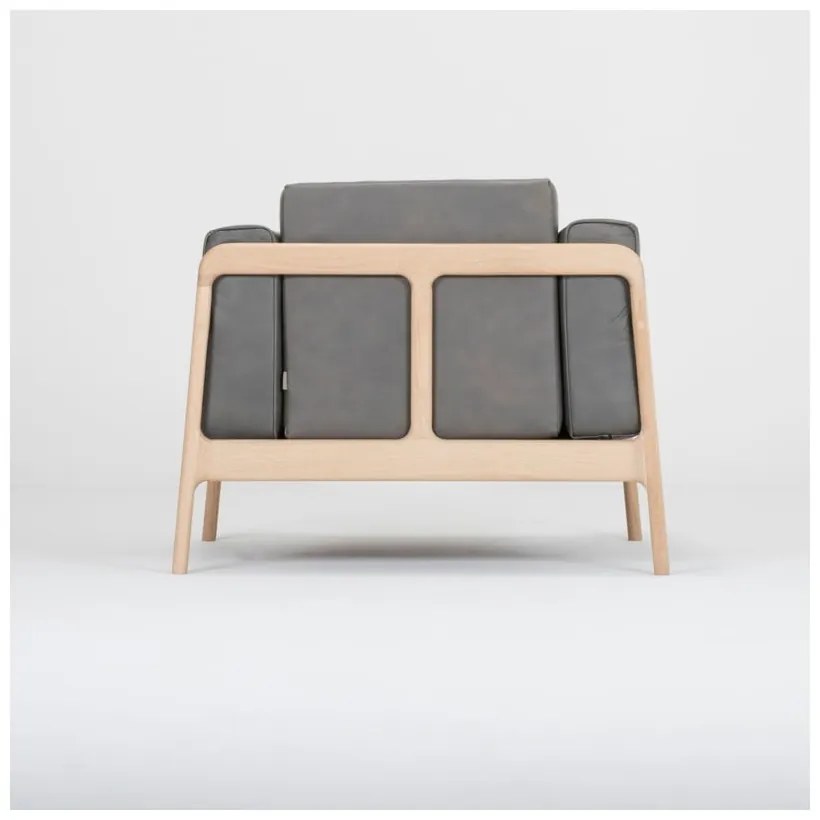 Fawn fotel tömör tölgyfa konstrukcióból sötétszürke bivalybőr ülőpárnával - Gazzda