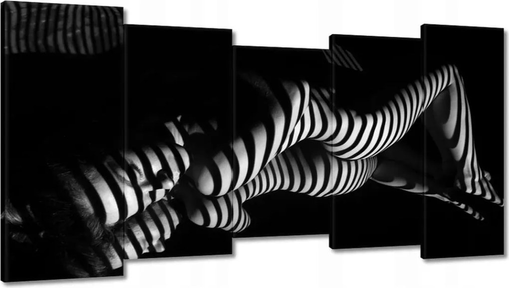 Képek 150x80 Pózoláló meztelen nő