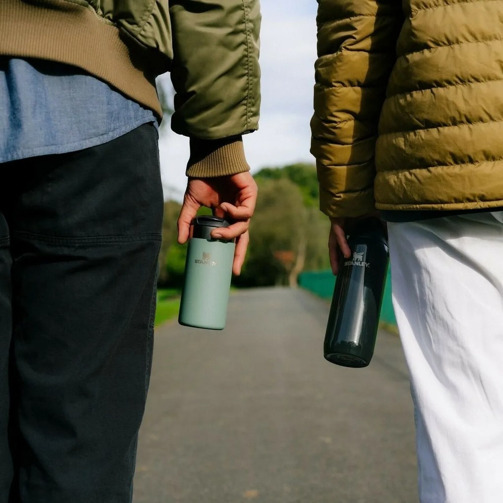 Stanley All Day Slim Bottle 600 ml fekete fényestermosz, 0,6 l