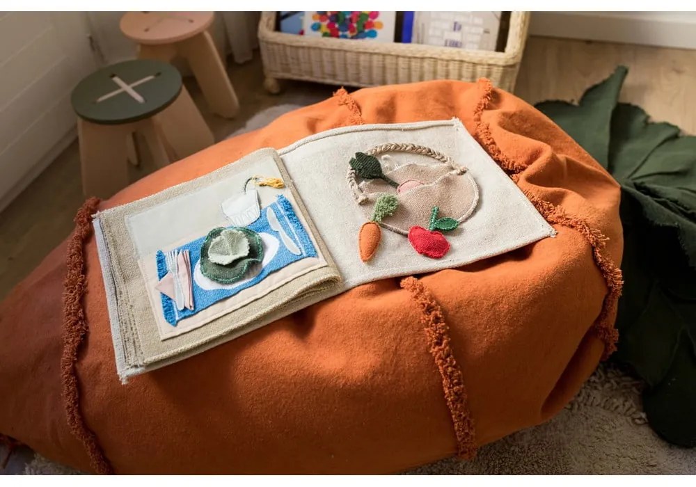 Zöld-narancssárga gyerek babzsákfotel Cathy the Carrot – Lorena Canals