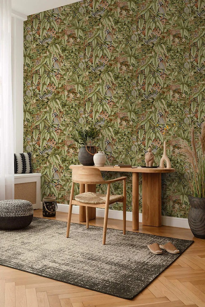 Holden Decor Wanderlust Comoras mogyoróbarna-zöld dzsungel mintás vlies tapéta – 92052