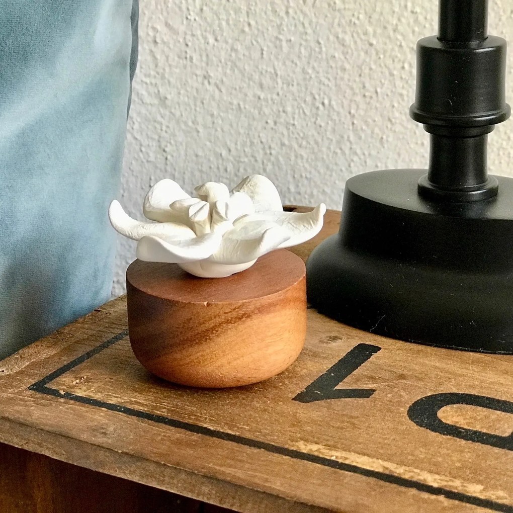 Design diffúzor fehér jázmin motívummal - ANOQ