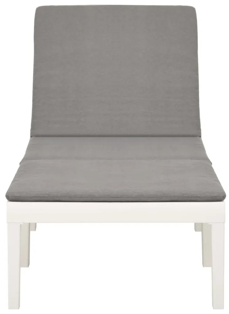 Fehér műanyag napozóágy párnával