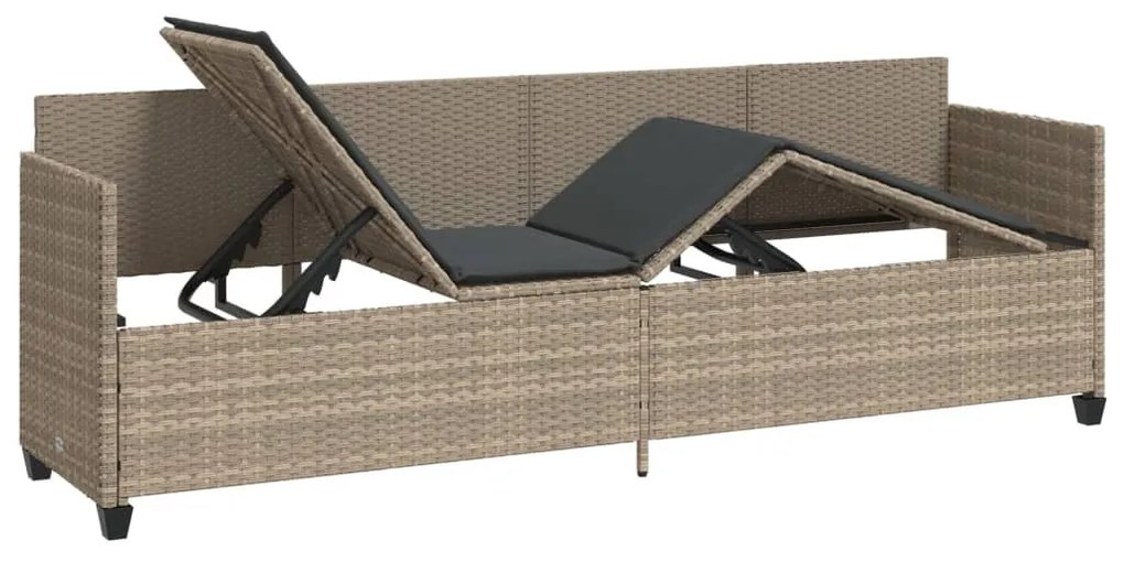 Világosszürke polyrattan napozóágy párnával