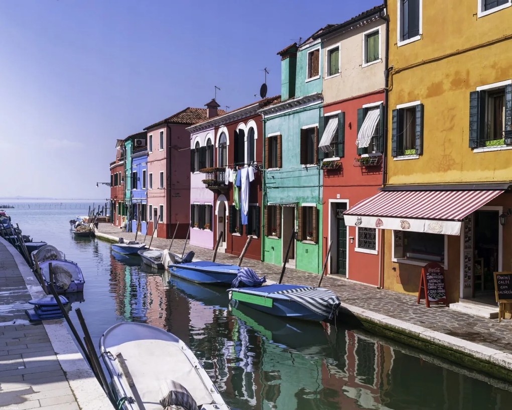 Poszter 50x40cm Többszínű házak a csatorna mellett, Assaf Frank