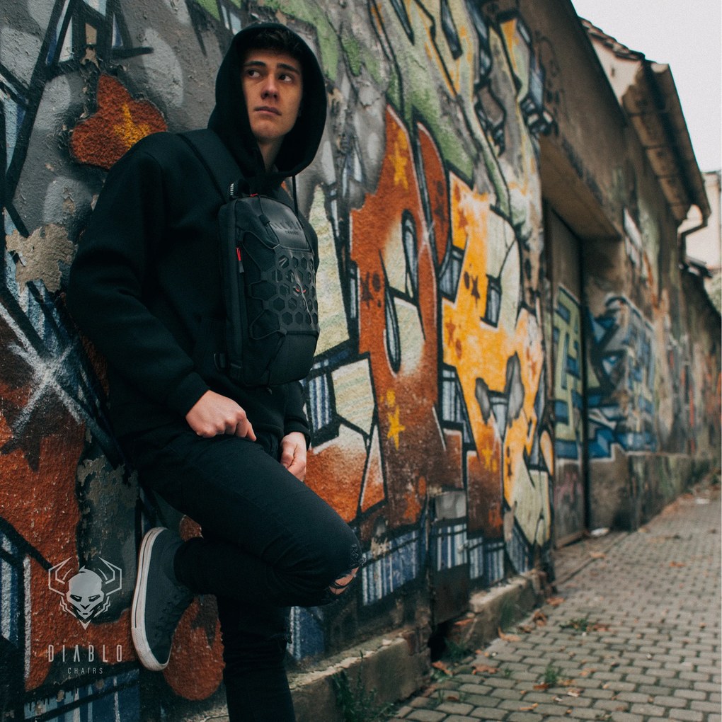 Fekete, mintás sling bag hátizsák