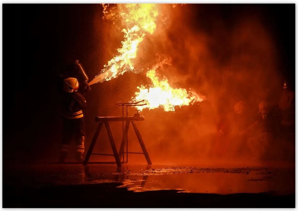 Poszterek 100x70 Tűzoltó oltópróba