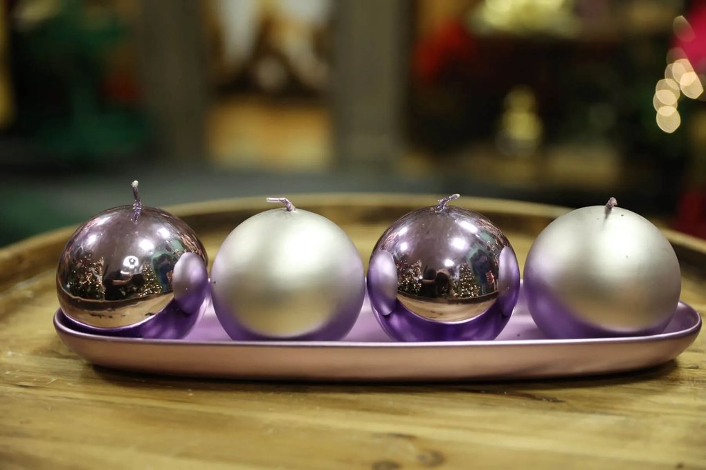 Lila kerek gyertyák, tálcán 4 db