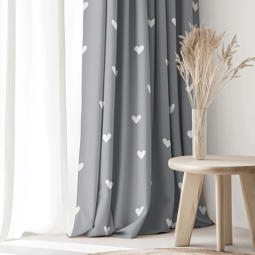 Goldea pamut drapéria - szívecskék, szürke alapon 160x150 cm