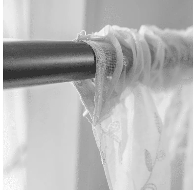 Fehér VINTORA függöny levélmintával 140x250 cm Felfüggesztés: Fém gyűrűk