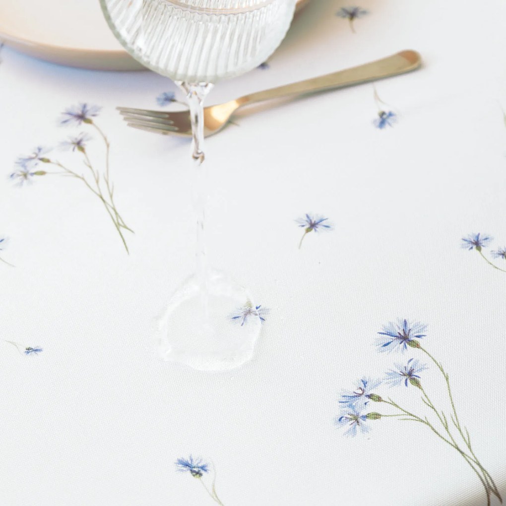 Goldea teflonbevonatú asztalterítő - kék búzavirág 120 x 140 cm