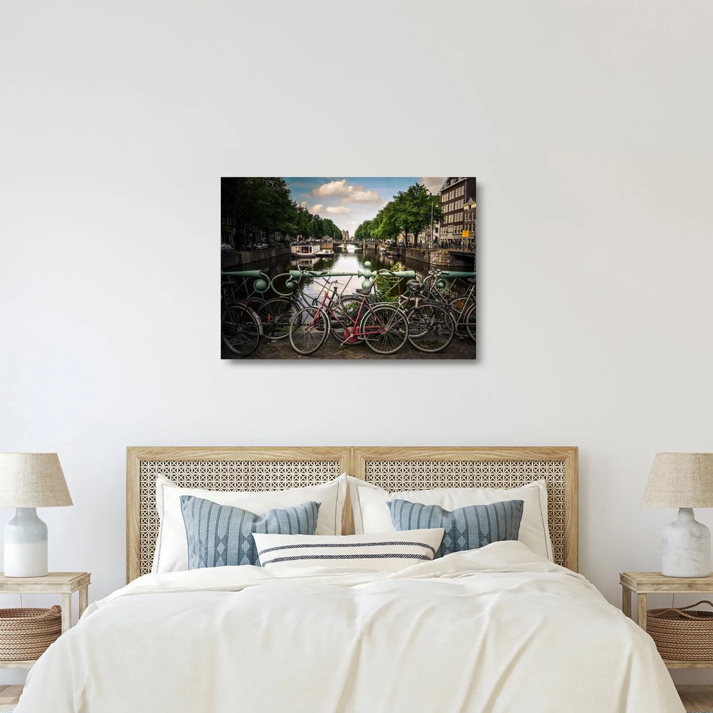 Egy bicikli képe a városban (üvegen) (70x50 cm)
