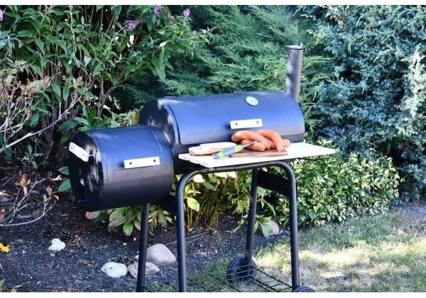 Faszén grill füstölővel fekete/fa