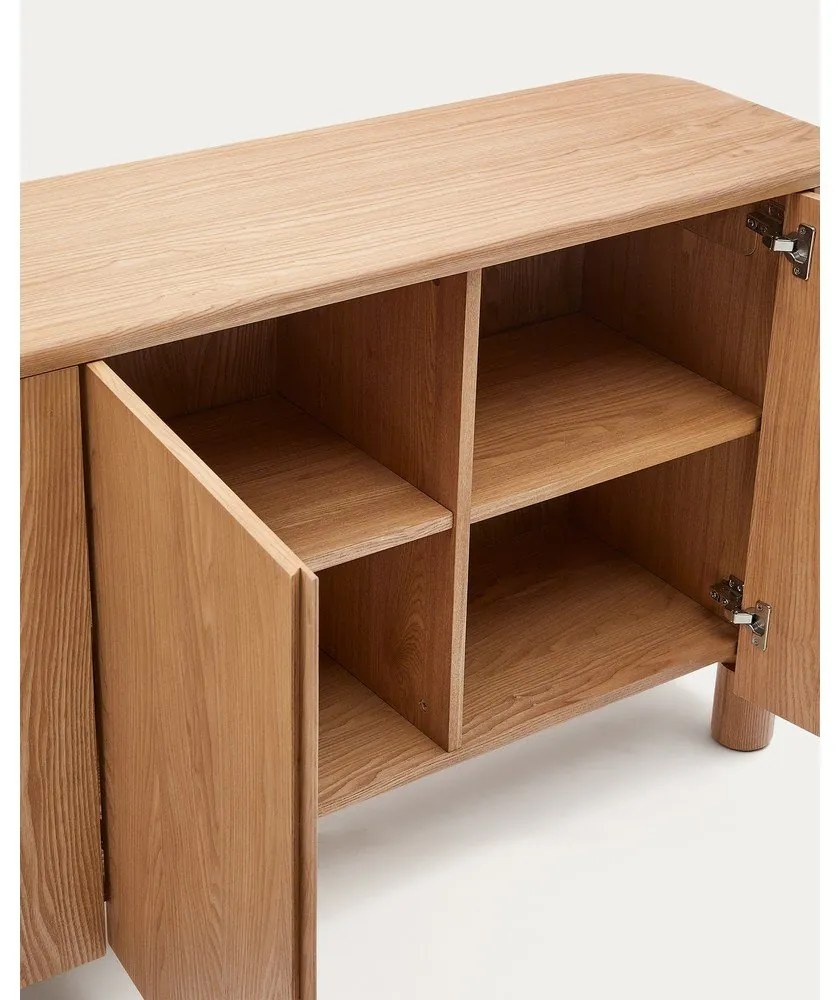 Natúr színű komód kőrisfa dekorral 200x79x40 cm Salaya – Kave Home