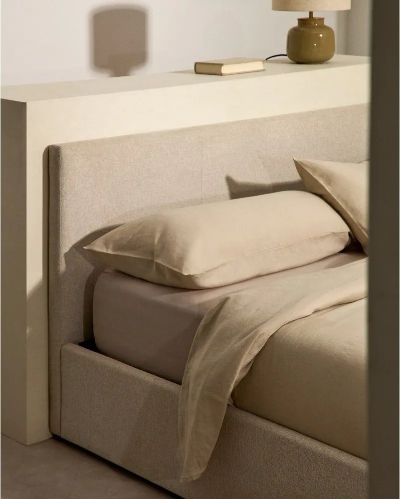Bézs kárpitozott ágyneműtartós franciaágy ágyráccsal 180x200 cm Nahiri – Kave Home