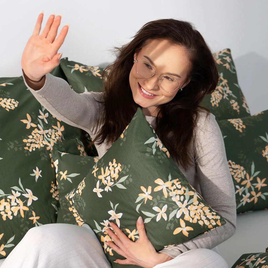 Goldea pamut ágyneműhuzat - sárgabarackszínű virágok 200 x 200 és 2db 70 x 90 cm