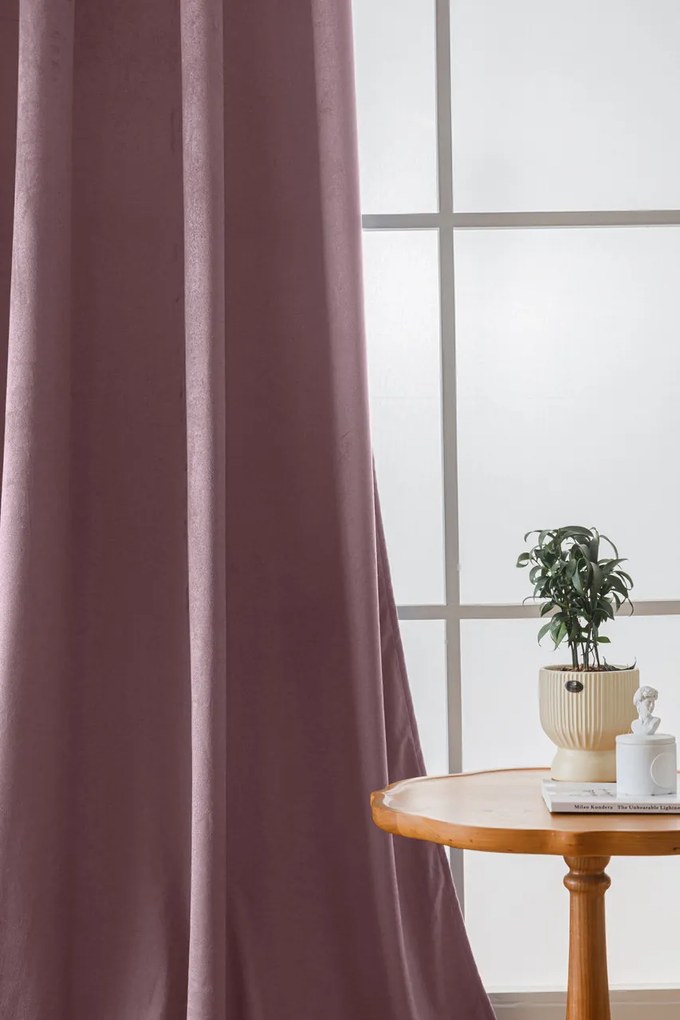 Világoslila VELVET sötétítő függöny 140x270 cm Felfüggesztés: Hullámos sínszalag