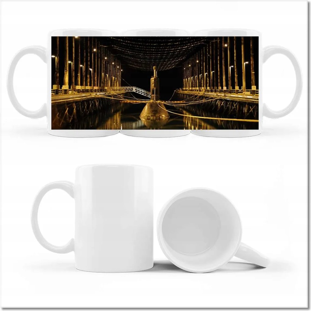 Fényképes bögre Vízalatti hajó az udvaron