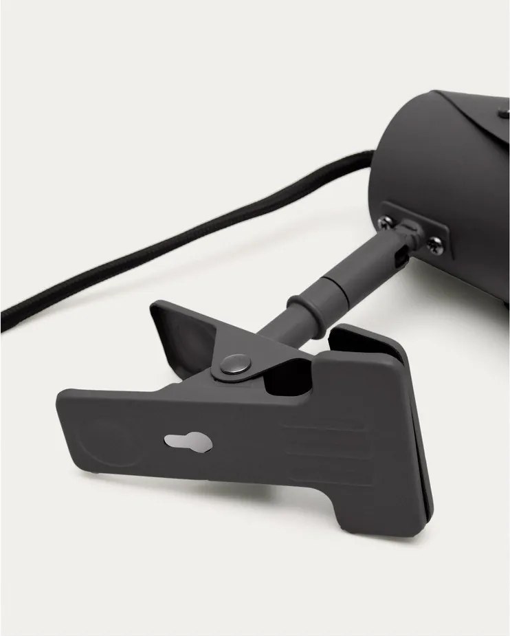 Fekete fém asztali lámpa csiptetővel (magasság 16 cm) Jula – Kave Home