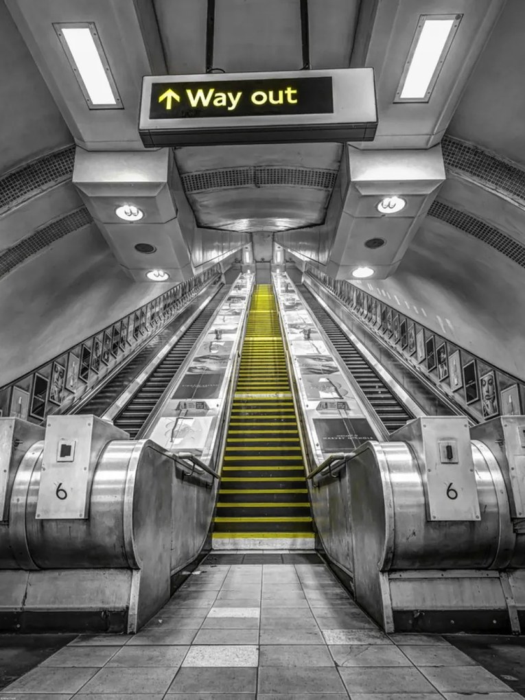 Poszter 60x80cm Mozgólépcső a metróállomáson, Assaf Frank