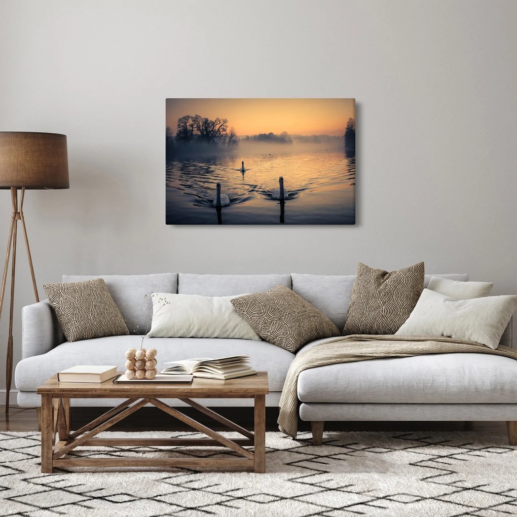 Hattyúk a vizen és a ködben képe (90x60 cm)
