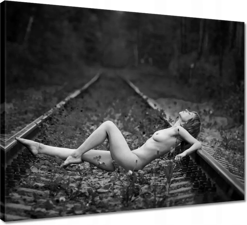 Vászonkép 50x40 Meztelen nő a síneken