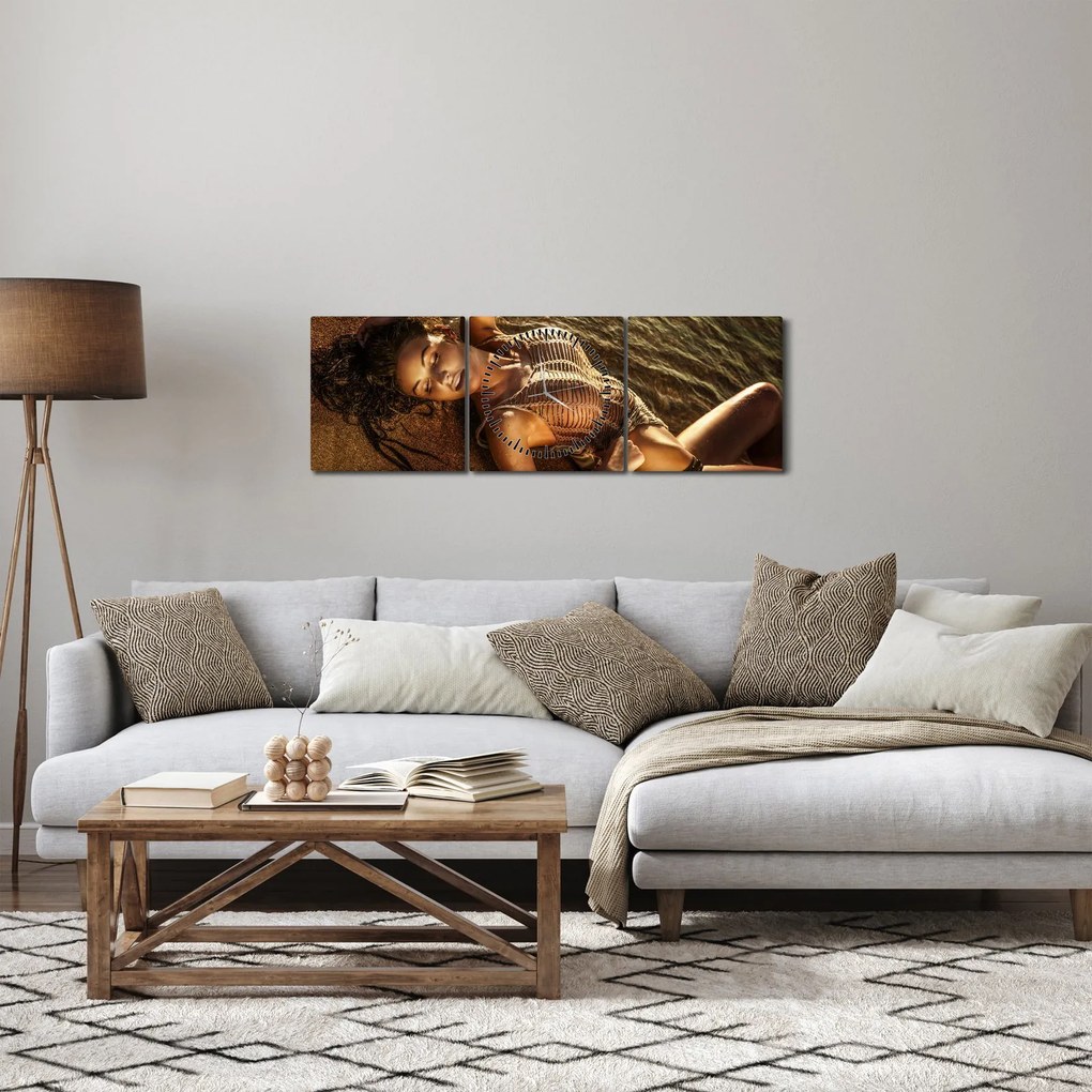 Fekvő nő a tengerparton képe (órával) (90x30 cm)