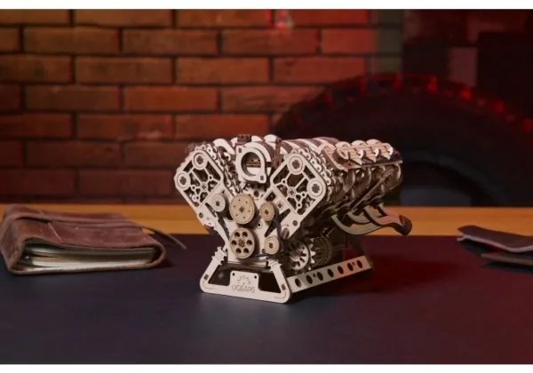 Ugears - 3D fából készült mechanikus kirakó: V8-motor