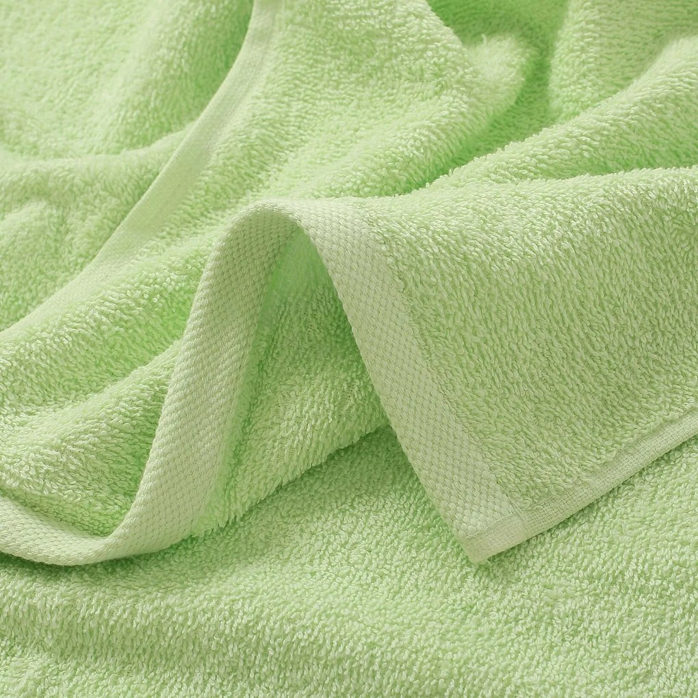 Goldea gyermek frottír törölköző - vonat a zöldön 30 x 50 cm