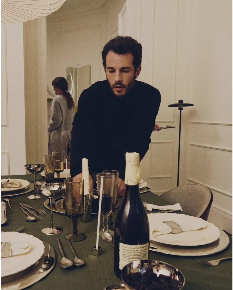 Fekete állólámpa fém búrával (magasság 130 cm) Nuvira – Kave Home