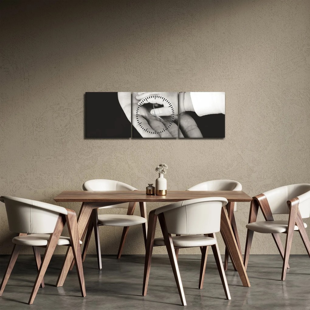 Kéz képe (órával) (90x30 cm)