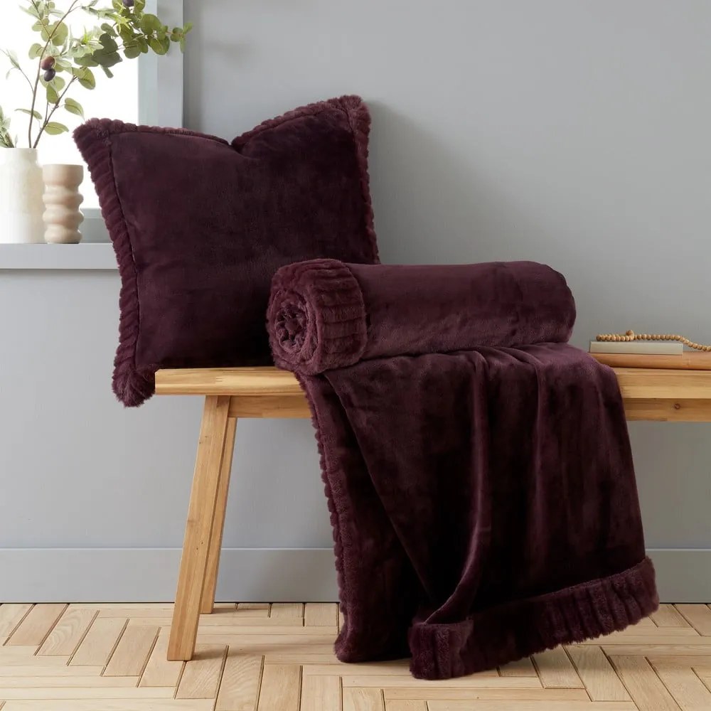 Sötétlila mikroplüss takaró 150x200 cm Velvet and Faux Fur – Catherine Lansfield