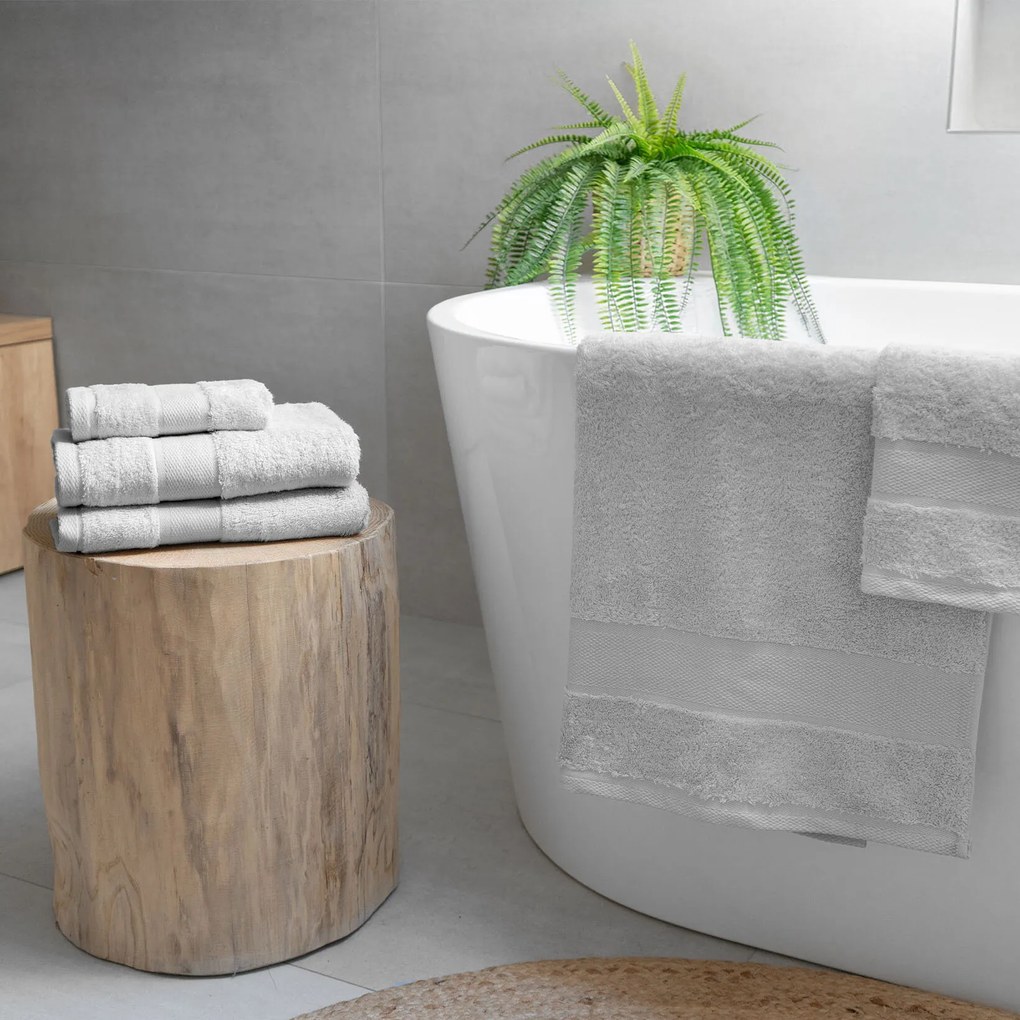 Goldea bambuszszálas törölköző és fürdőlepedő - világosszürke 70 x 140 cm