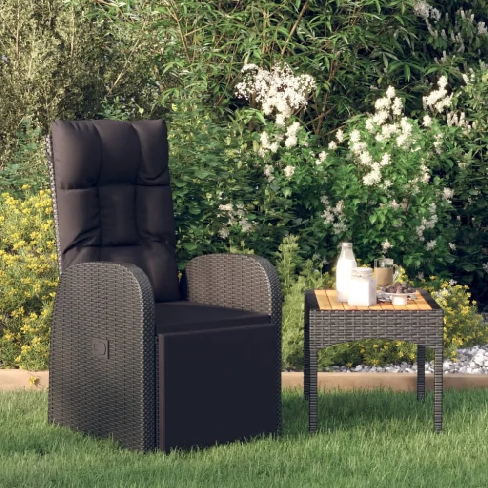 fekete dönthető háttámlás polyrattan kerti szék párnával