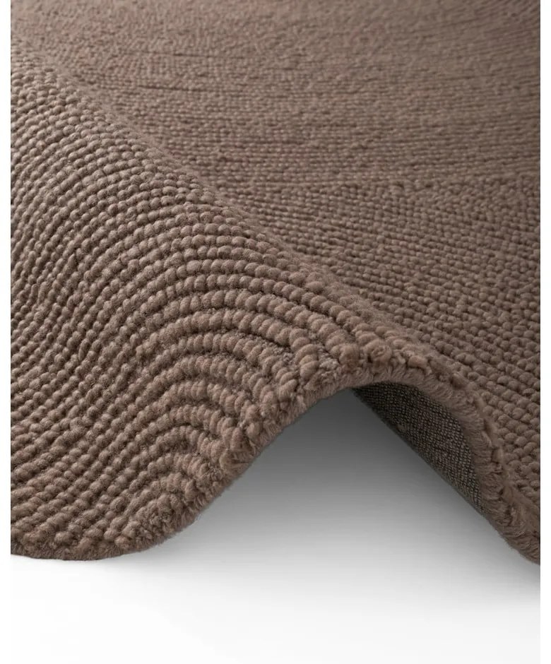 Szürkésbarna kézi szövésű gyapjú kerek szőnyeg ø 150 cm Calmio – Hanse Home