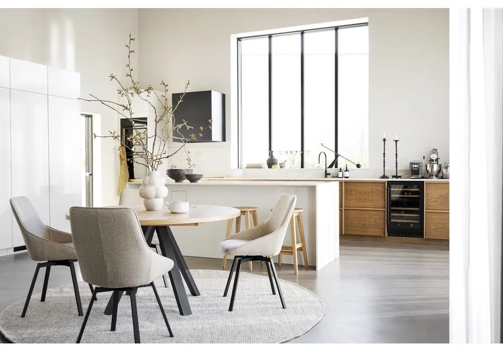 Natúr színű kerek bővíthető étkezőasztal tölgyfa dekorral ø 135 cm Maddock – Rowico