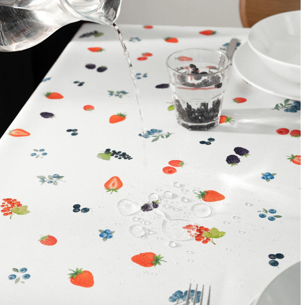 Goldea teflonos asztalterítő - erdei gyümölcsök 120 x 140 cm