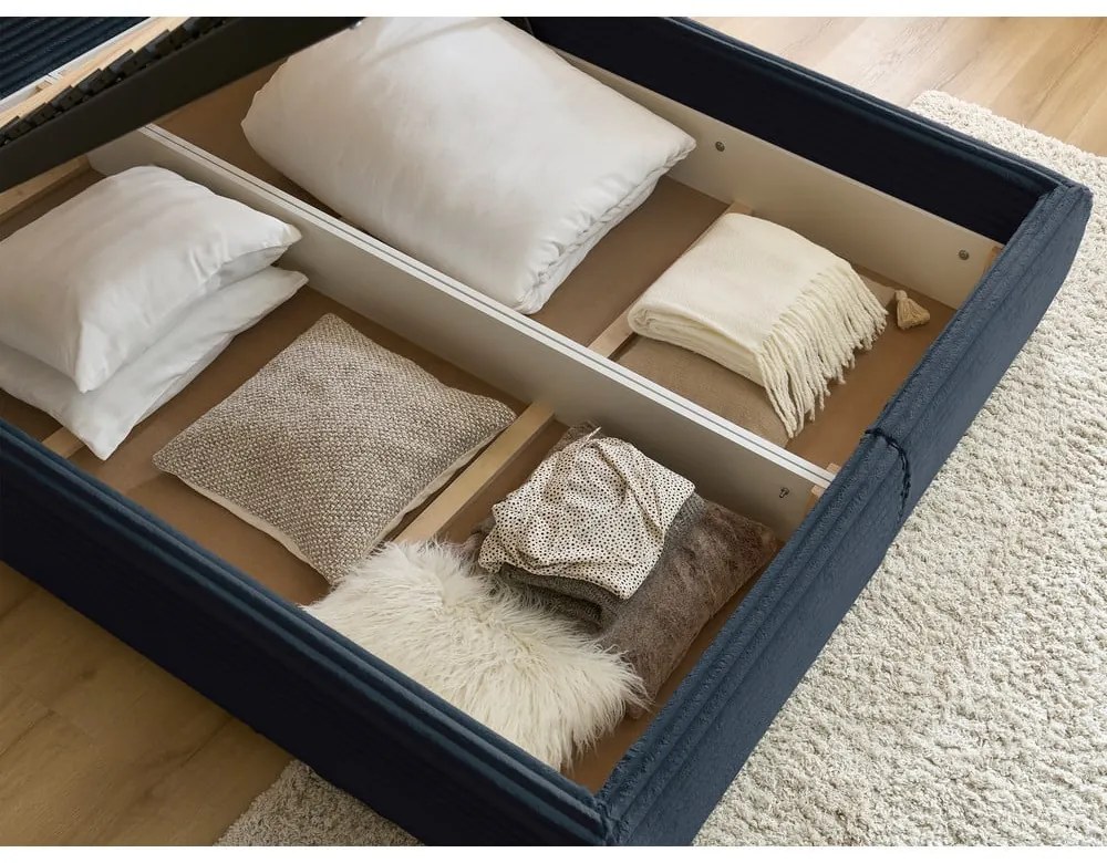 Sötétkék kárpitozott ágyneműtartós franciaágy ágyráccsal 180x200 cm Jade – Bobochic Paris