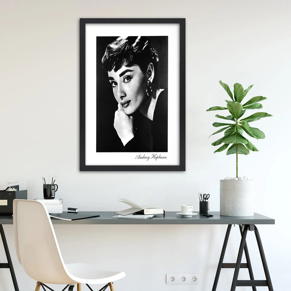 Gario Poszter Audrey Hepburn portréja A keret színe: Fekete, Méret: 70 x 100 cm