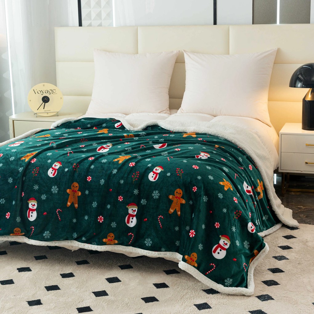 SNOWMAN AND GINGERBREAD karácsonyi sötétzöld mikroplüss báránytakaró Méret: 200 x 220 cm