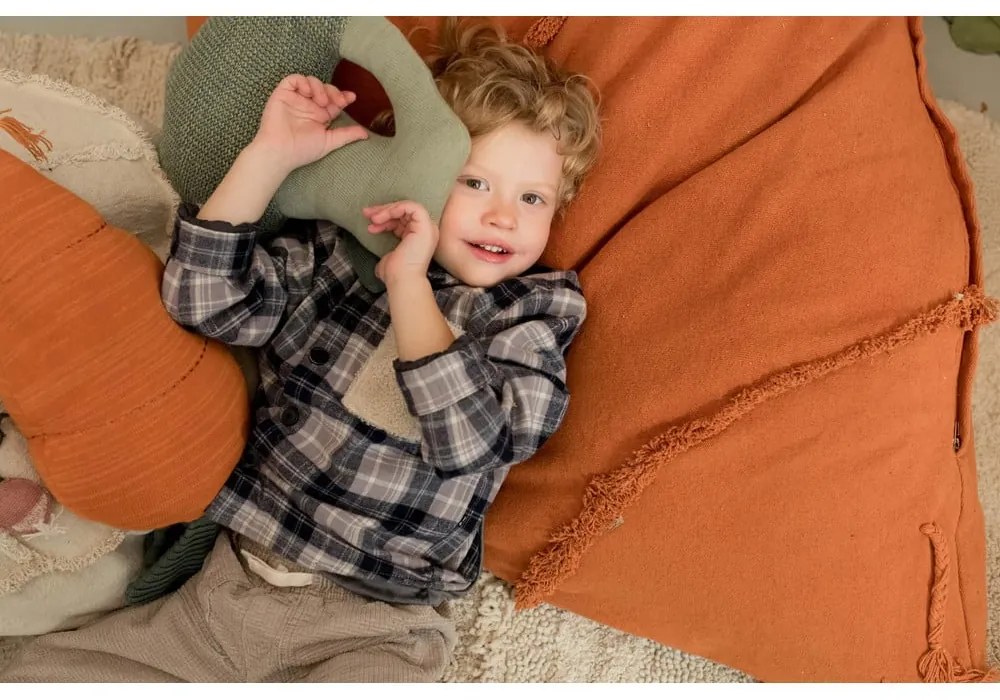 Zöld-narancssárga gyerek babzsákfotel Cathy the Carrot – Lorena Canals