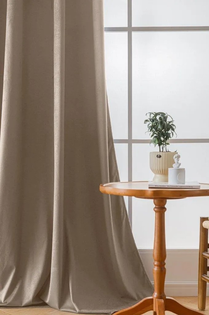 Bézs sötétítő függöny VELVET 140x270 cm Felfüggesztés: Hullámos sínszalag