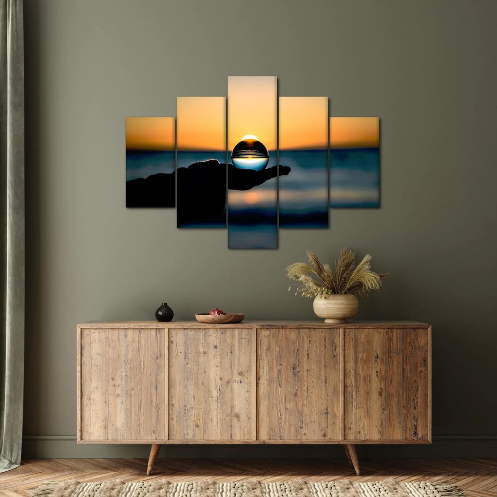 Üveggolyó a tenyérben (150x105 cm)