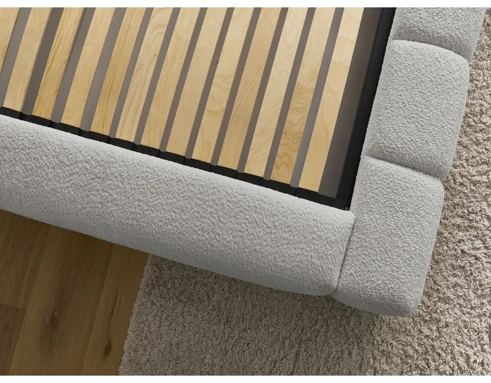 Világosszürke kárpitozott ágyneműtartós franciaágy ágyráccsal 160x200 cm Denali – Bobochic Paris